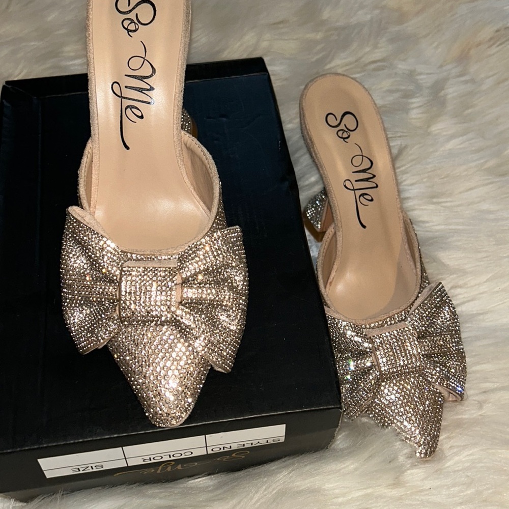 Very beautiful rhinestone shoes